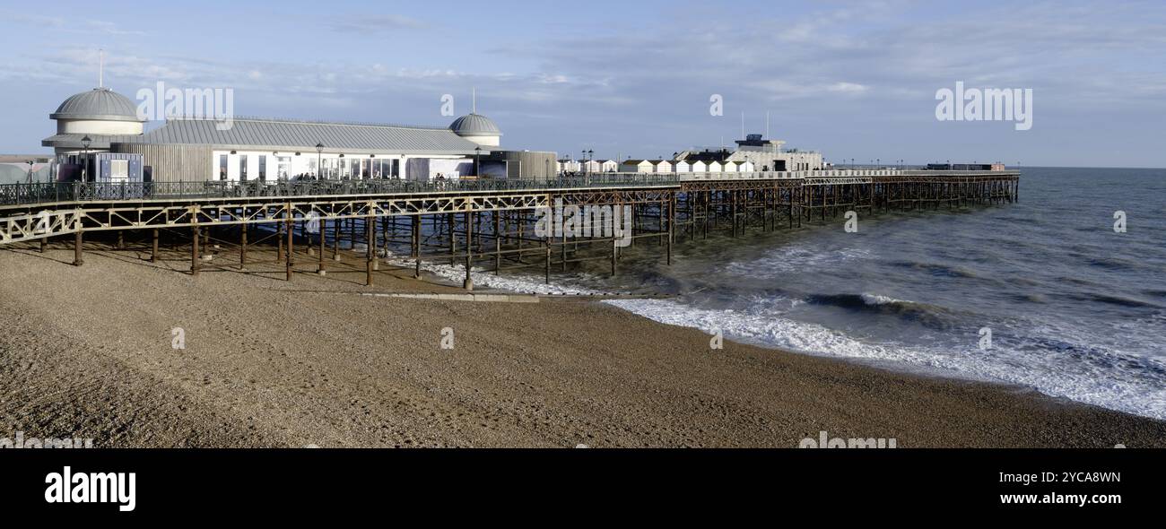 Vista panoramica di Hastings Pier, Hastings, East Sussex, Inghilterra, Regno Unito Foto Stock