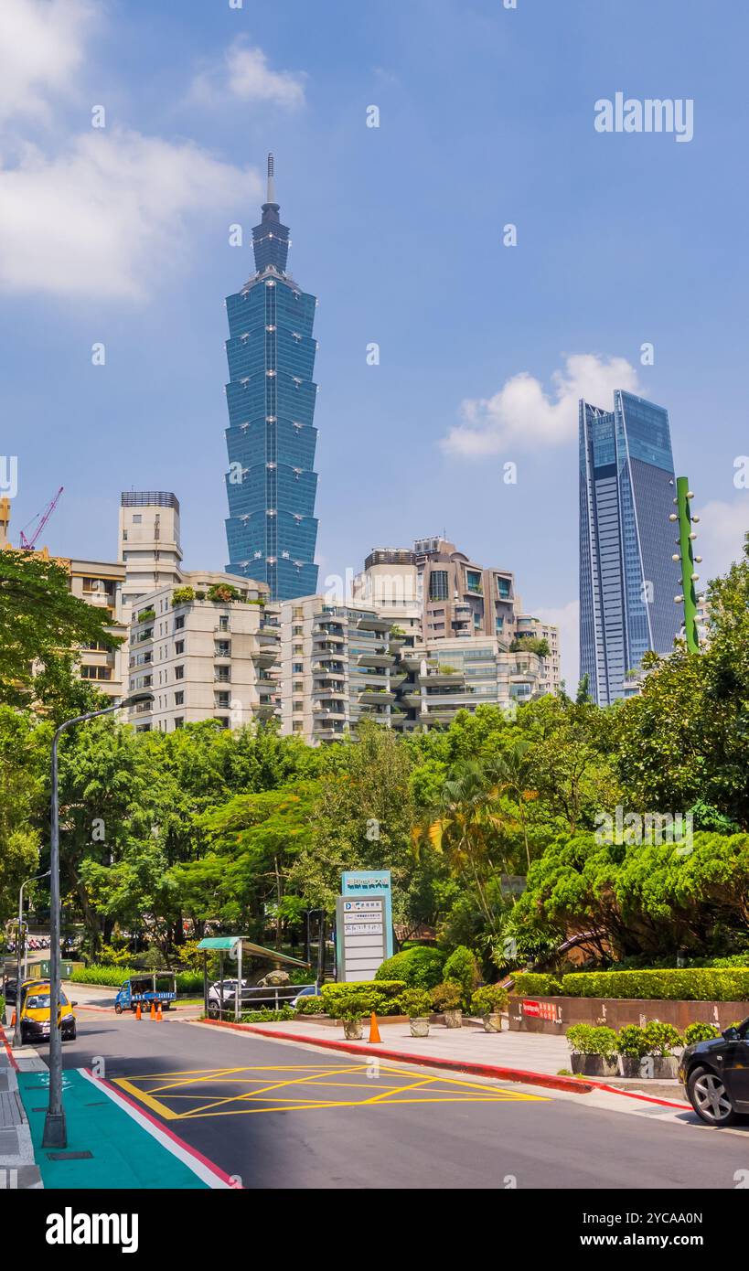 Vista panoramica di Taipei e dello skyline di Taiwan dal Monte degli Elefanti Xiangshan Foto Stock