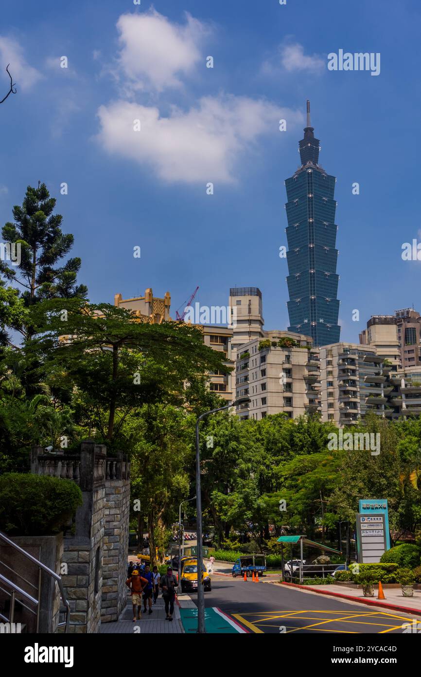 Vista panoramica di Taipei e dello skyline di Taiwan dal Monte degli Elefanti Xiangshan Foto Stock