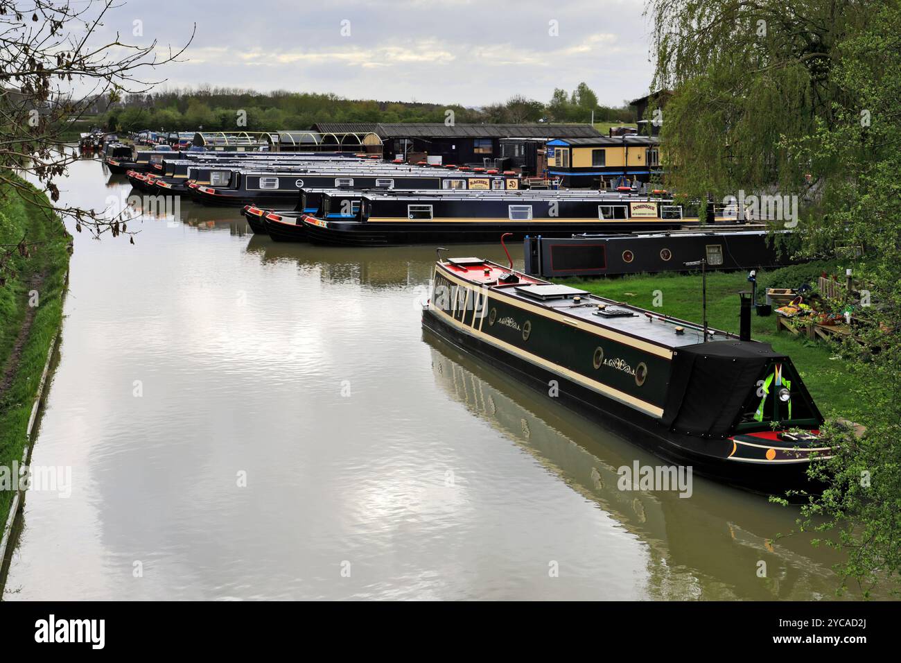 Imbarcazioni per narrowboats presso Napton Junction, Napton Marina, Stockton, Southam, Warwickshire, Inghilterra Foto Stock