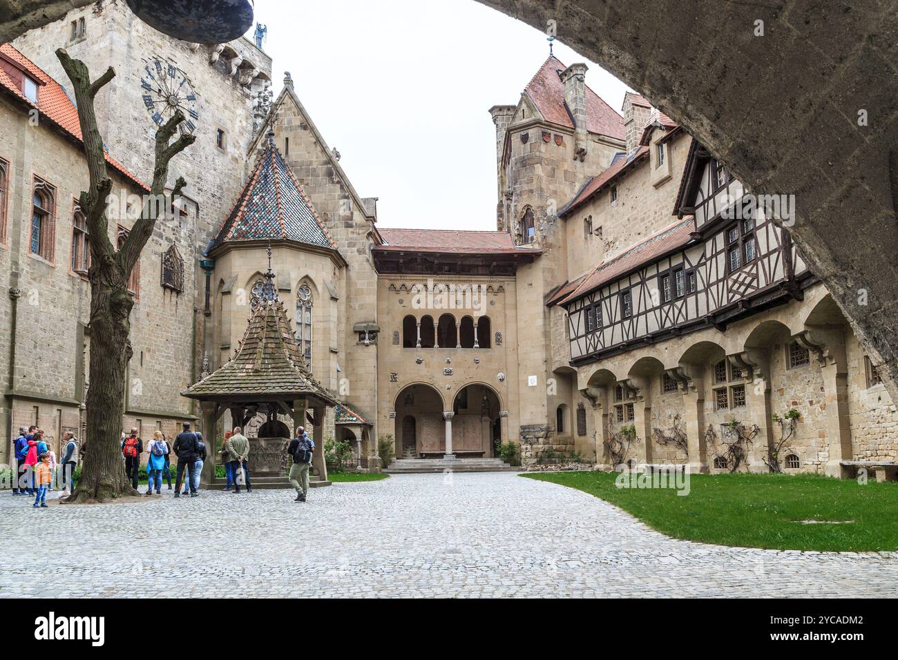 LEOBENDORF, AUSTRIA - 11 MAGGIO 2019: Si tratta dei cortili interni del castello medievale di Kreuzenstein. Foto Stock