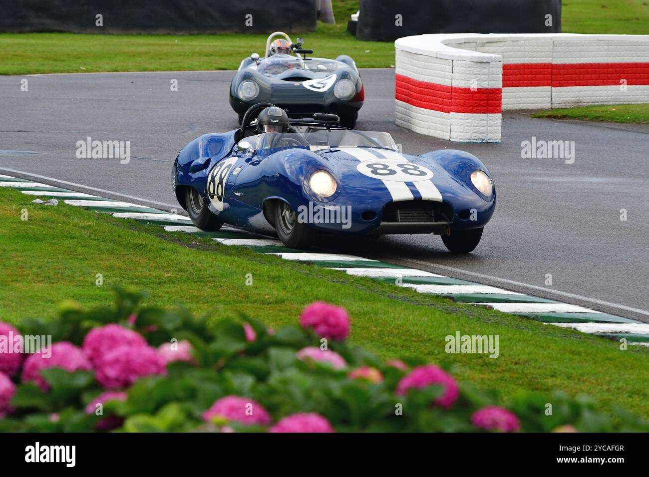 Nigel Greensall, John Spiers, Lister-Jaguar Costin, Sussex Trophy, la prima gara del revival di Goodwood 2024, un'ora, due piloti, gara con Foto Stock