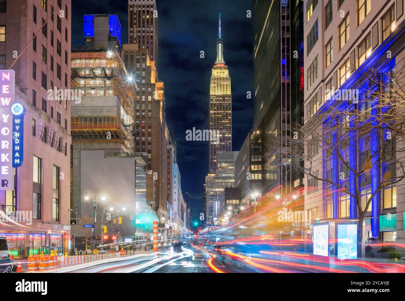 New York skyline della città di notte Foto Stock
