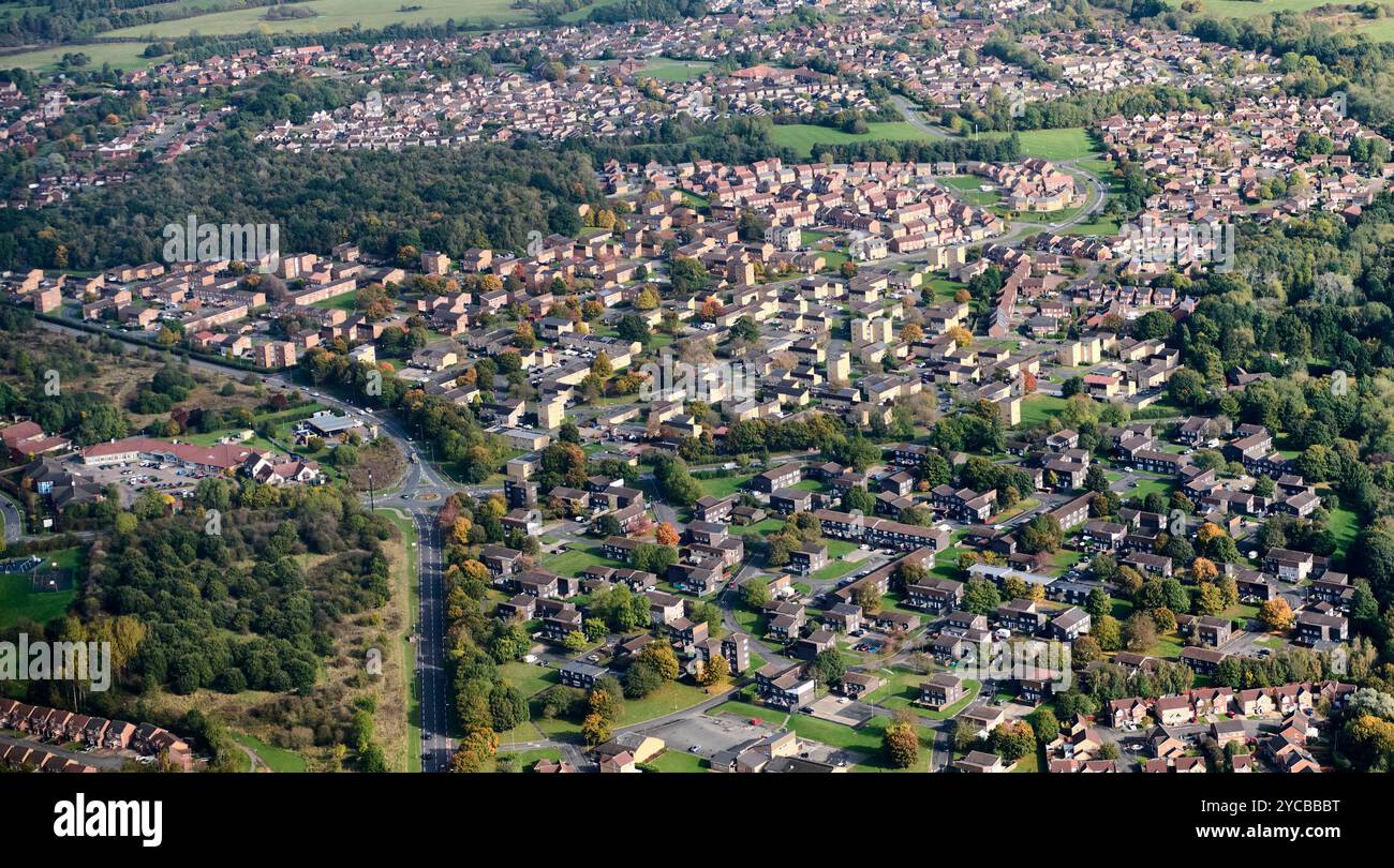 Vista aerea delle abitazioni moderne di Newton Aycliffe New Town, contea di Durham, Inghilterra nord-orientale, Regno Unito Foto Stock