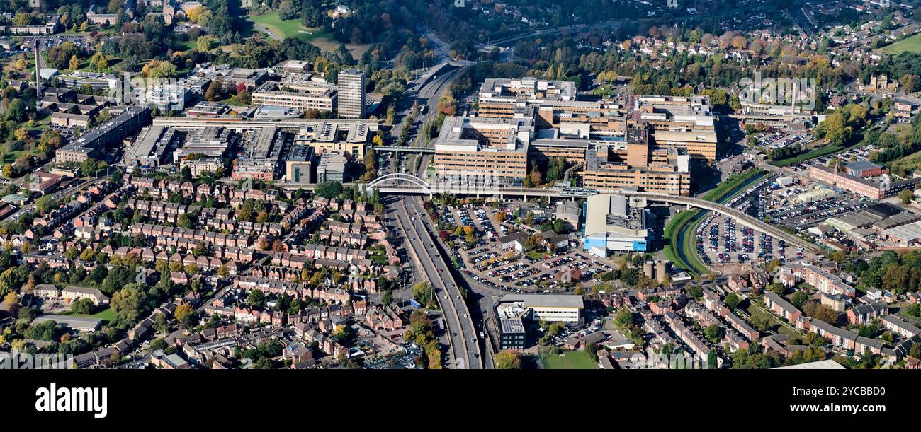 Un drone di Queens Medical Centre e University Hospital a Nottingham, East Midland, Inghilterra, Regno Unito Foto Stock