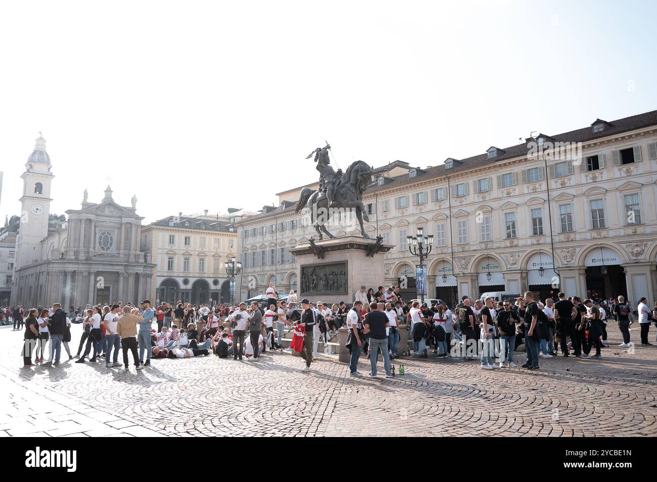 Der Piazza San Carlo ist der erste Treffpunkt fuer die fans des VfB Stoccarda UCL, Juventus Torino (JUV) vs. VfB Stoccarda (VFB), Fussball, Maenner, Herren, UEFA Champions League, 3) Spieltag, Saison 2024/2025, 22.10.2024 foto: Eibner-Pressefoto/Oliver Schmidt Foto Stock