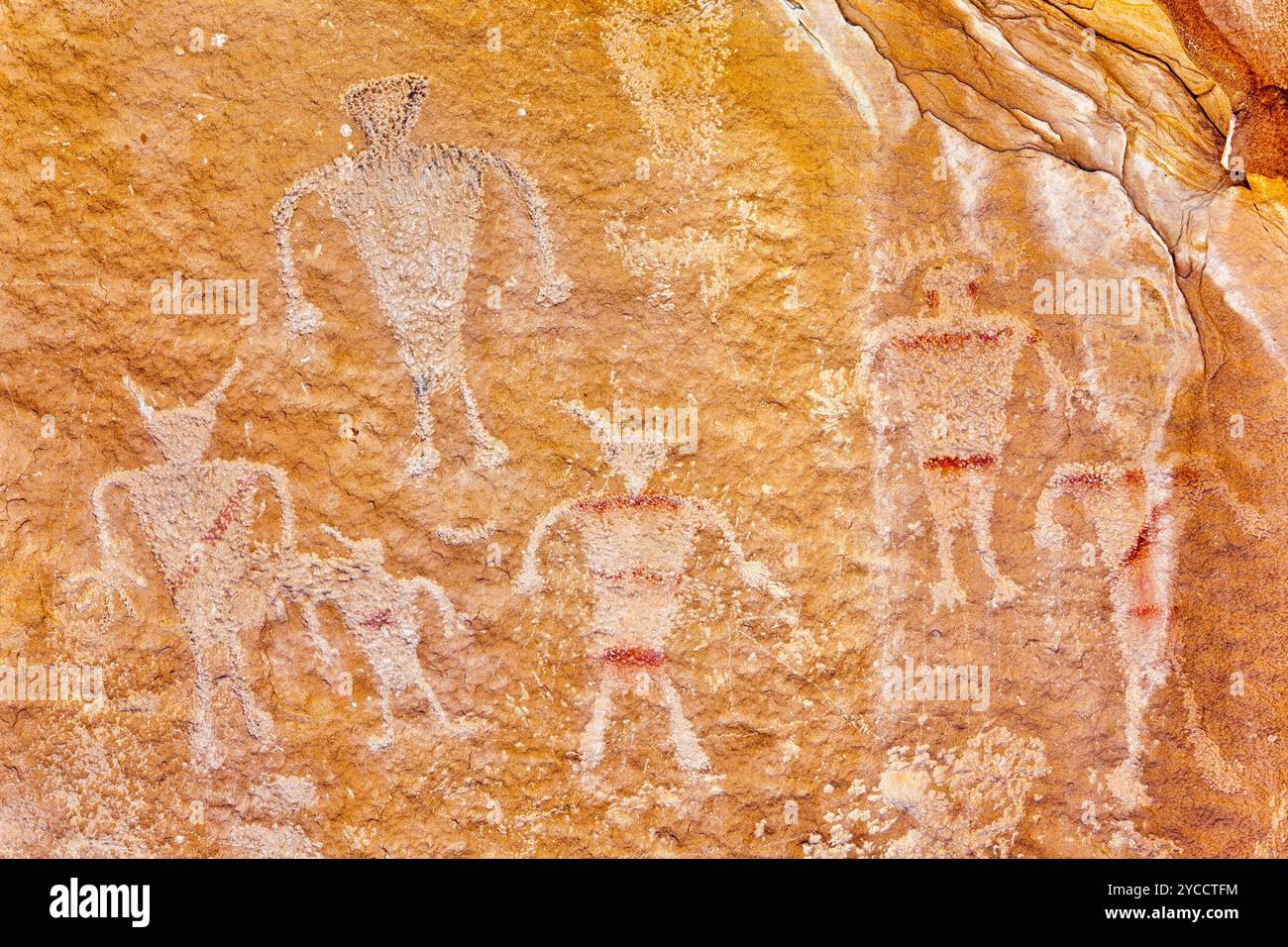 Un primo piano di incisioni rupestri dei nativi americani sulla roccia al Dinosaur National Monument, situato nello Utah e nel Colorado. Foto Stock