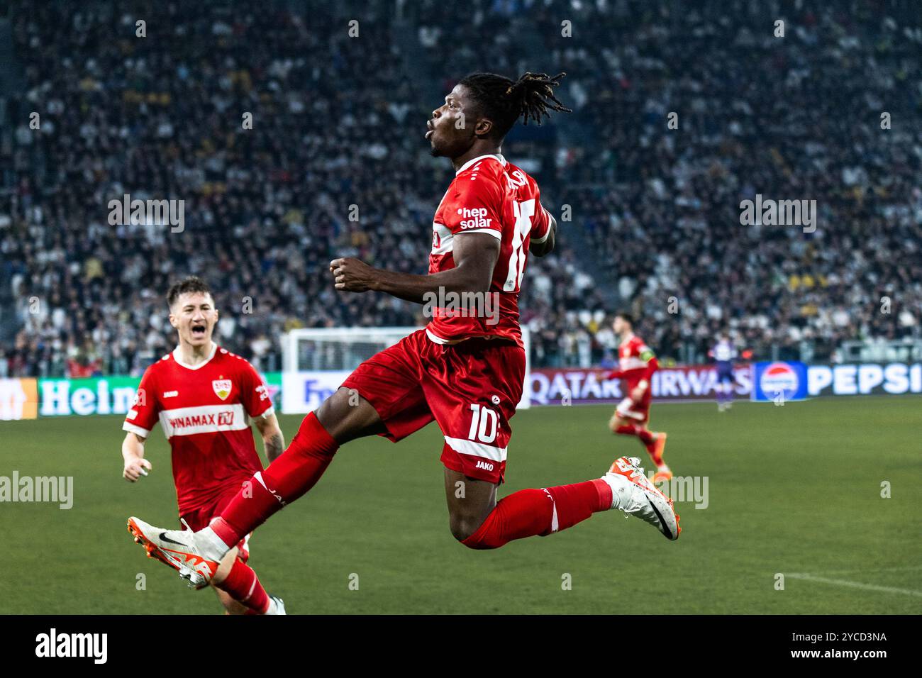 El Bilal TOURE (VfB Stuttgart, #10) erzielt das Tor zum 1:0 fuer den VfB Stuttgart, jubelt/freut sich, Emotion, Freude, Begeisterung, positive Emotionen UCL, Juventus Torino (JUV) vs. VfB Stoccarda (VFB), Fussball, Maenner, Herren, UEFA Champions League, 3) Spieltag, Saison 2024/2025, 22.10.2024 foto: Eibner-Pressefoto/Oliver Schmidt Foto Stock