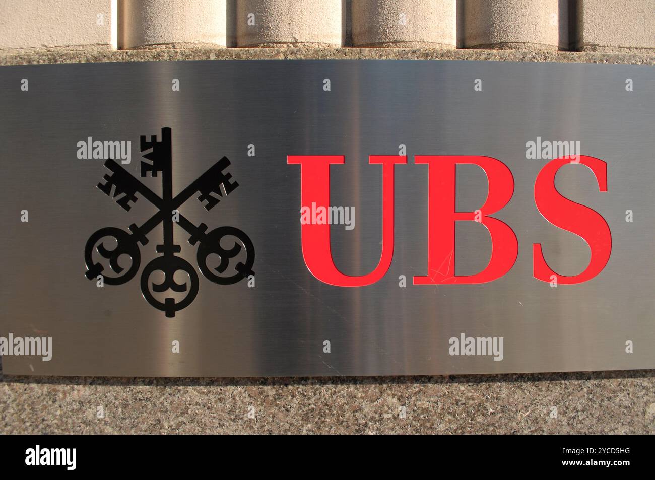 Un ufficio della UBS si trova a Manhattan, New York. Foto Stock