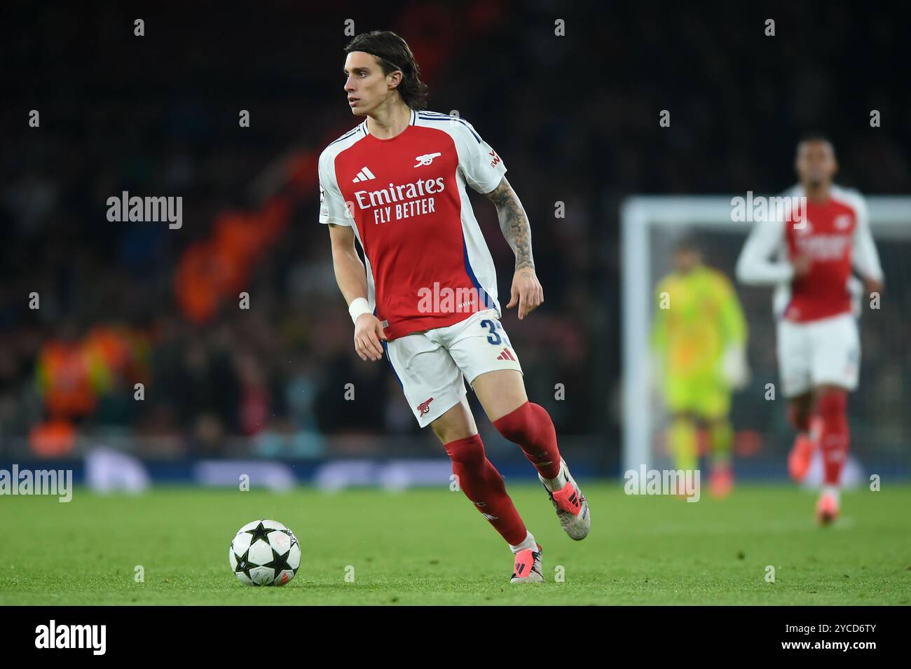 Emirates Stadium, Londra, Regno Unito. 22 ottobre 2024. UEFA Champions League Football, Arsenal contro Shakhtar Donetsk; Riccardo Calafiori dell'Arsenale credito: Action Plus Sports/Alamy Live News Foto Stock