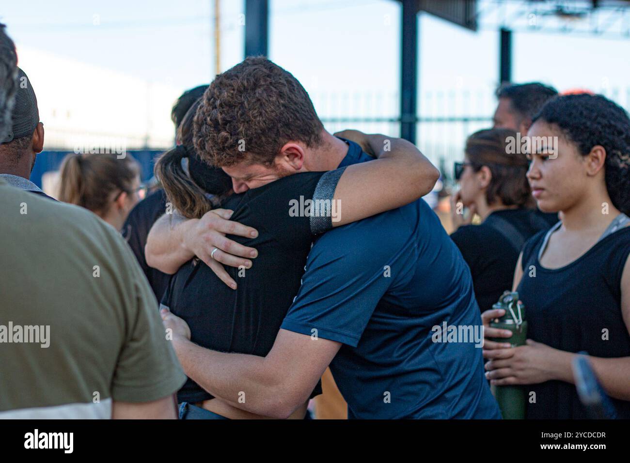 RS - PELOTAS - 10/22/2024 - PELOTAS, RISVEGLIO COLLETTIVO PER GLI ATLETI DI CANOTTAGGIO - movimento al Clube Centro Portugues 1&#xba; de Dezembro nella città di Pelotas, questo martedì (22), durante la veglia collettiva per le vittime di un incidente su BR-376 a Guaratuba-PR. Gli atleti, di età compresa tra i 17 e i 21 anni, stavano tornando dal Campionato brasiliano di canottaggio a San Paolo, quando un camion si è ribaltato sul veicolo che trasportava il gruppo. Nove persone sono morte, sette atleti e l'allenatore della squadra. Foto: Volmer Perez/AGIF (foto di Volmer Perez/AGIF/Sipa USA) Foto Stock