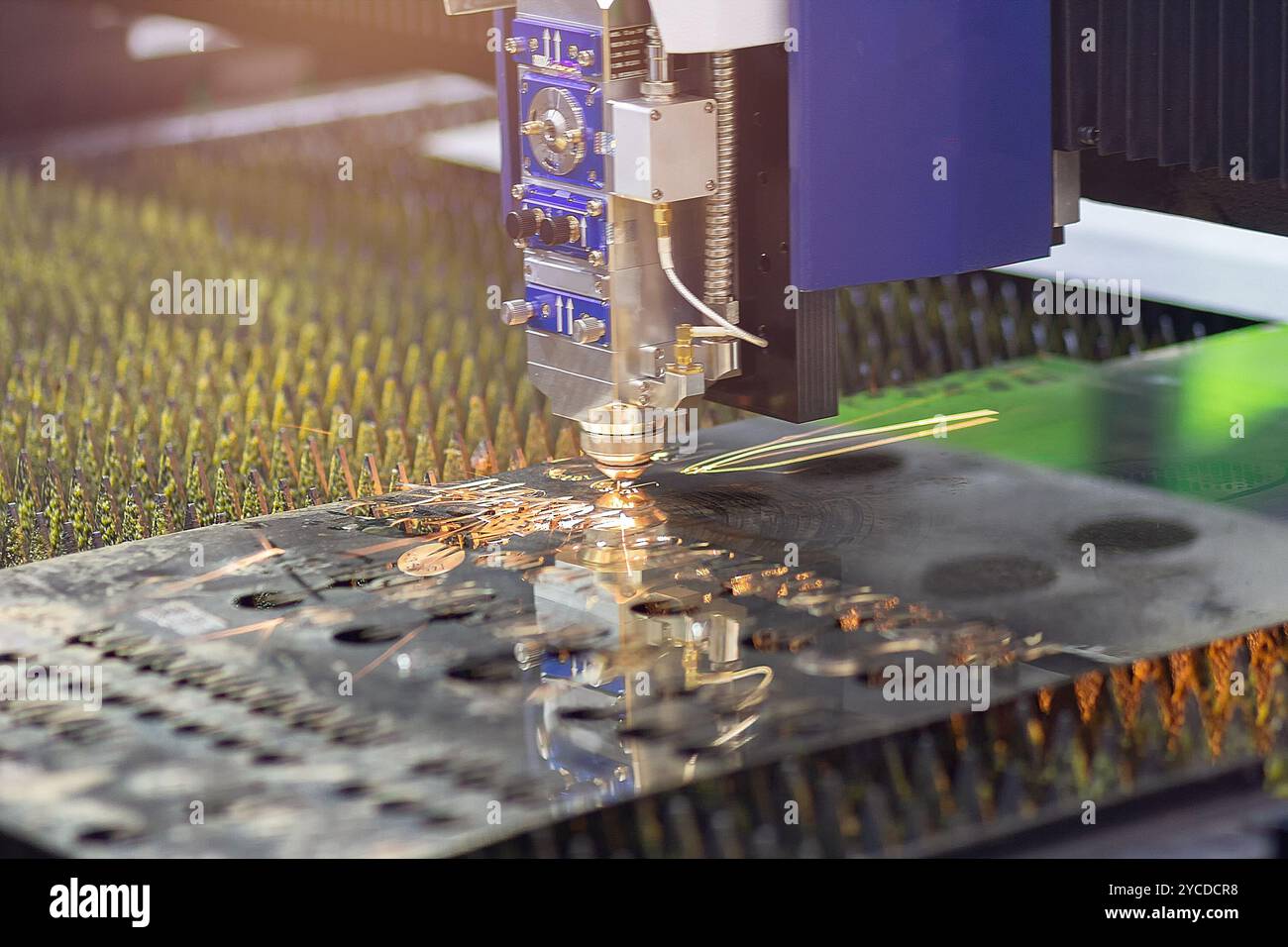 Macchine laser CNC per il taglio di metalli. Industria metallurgica Foto Stock