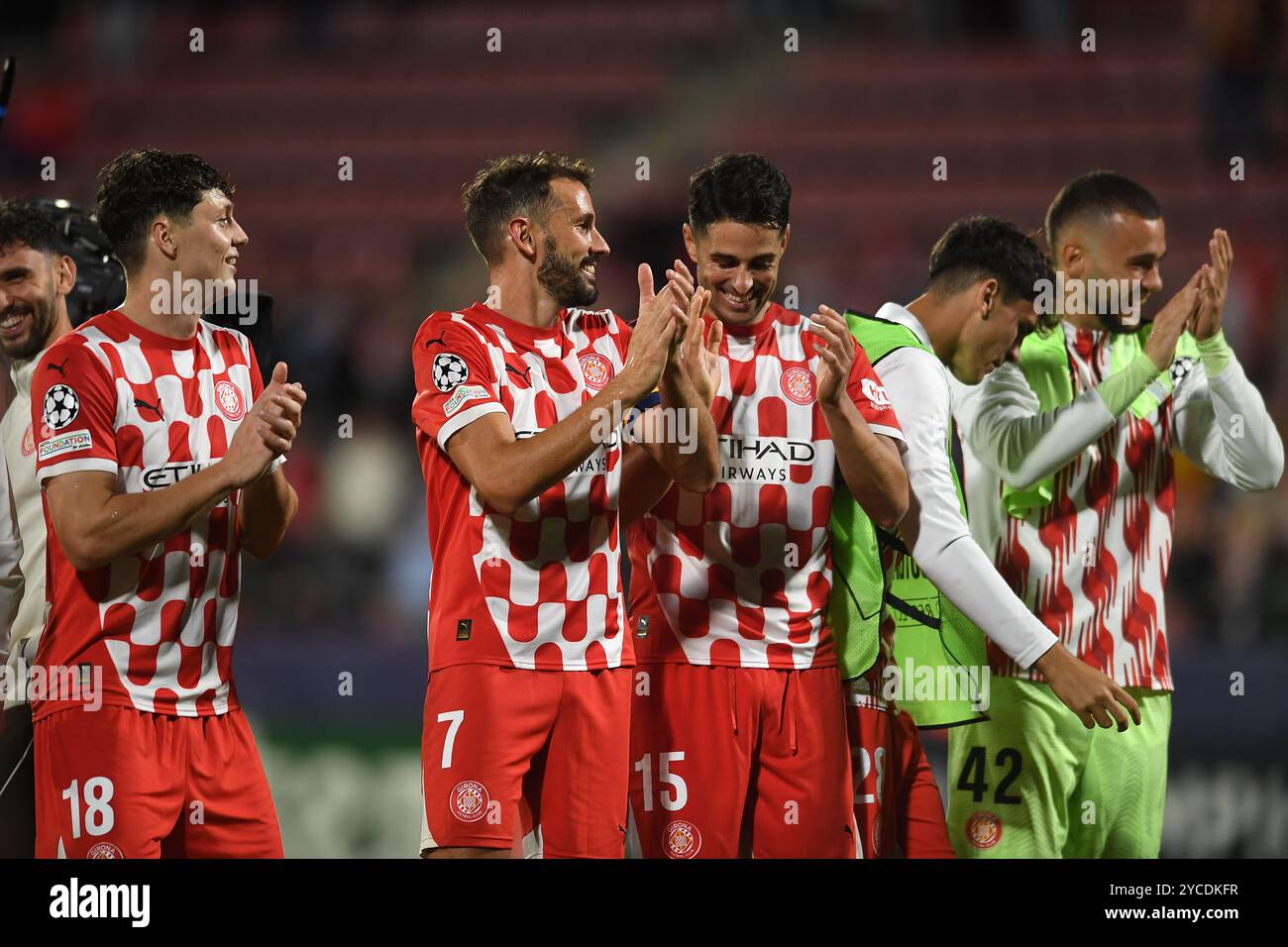 Girona, ESP. 22 ottobre 2024. GIRONA FC-SLOVAN BRATISLAVA 22 ottobre 2024 i giocatori di Girona festeggiano al termine della partita di UEFA Champions League 2024/25 di fase League tra Girona FC e Slovan Bratislava allo Stadio municipale di Montilivi a Girona, Spagna. Crediti: Rosdemora/Alamy Live News Foto Stock
