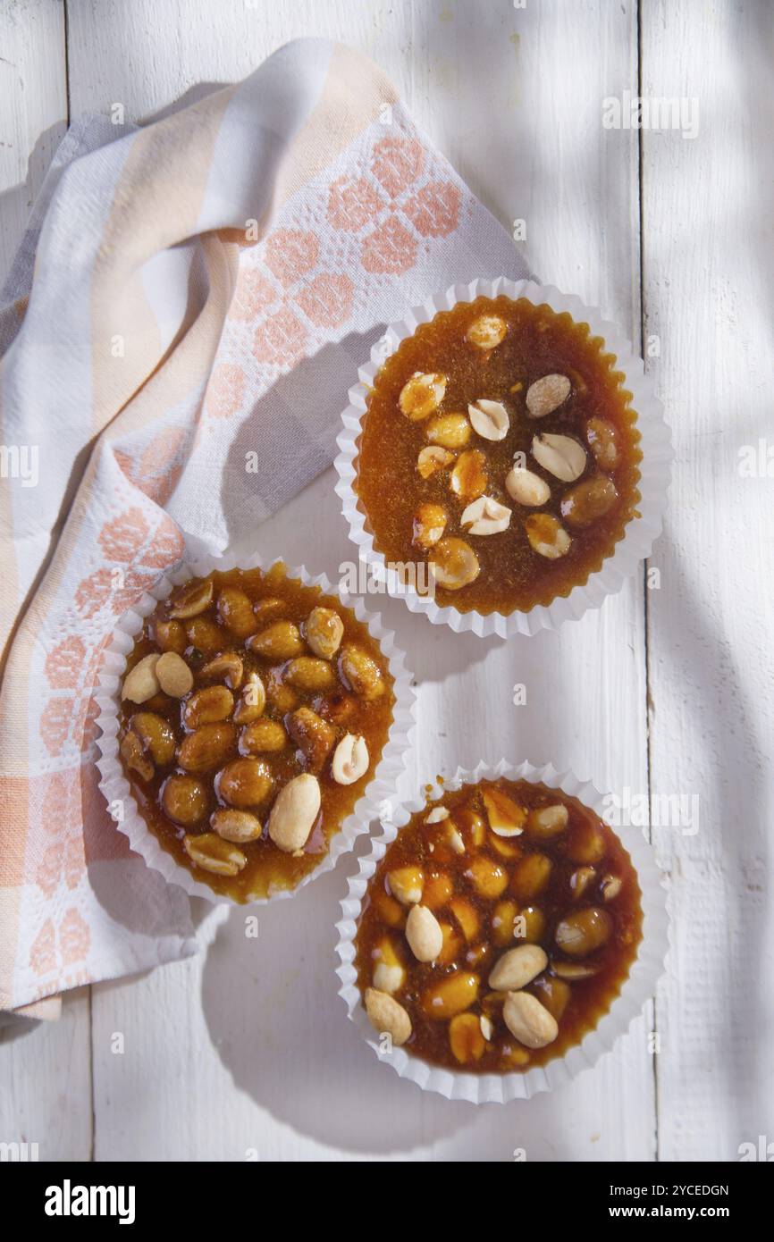 Dolce croccante fatto di zucchero e frutta secca Foto Stock