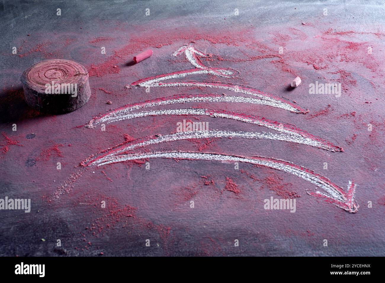 Rappresentazione grafica di un albero di Natale disegnato con gesso su lavagna Foto Stock