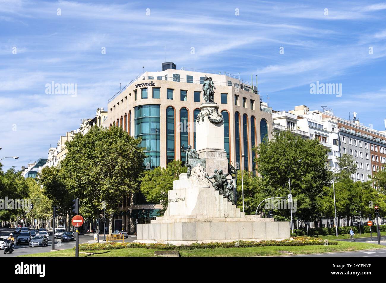 Madrid, Spagna, 24 settembre 2022: Piazza Emilio Castelar in Viale Castellana. Monumento a Emilio Castelar. Giornata di sole, Europa Foto Stock