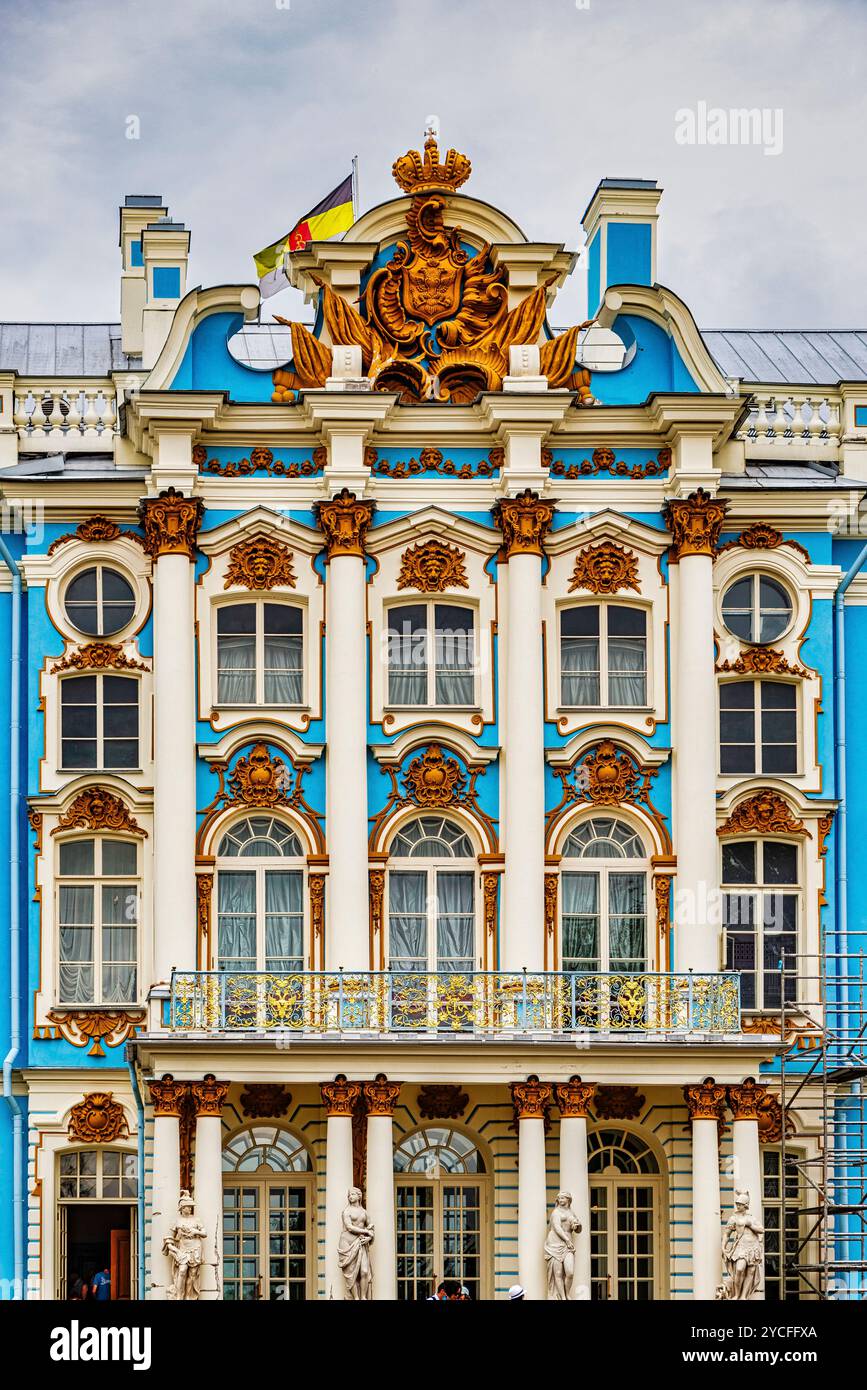 Russia, San Pietroburgo, Palazzo di Caterina, facciata, stemma Foto Stock