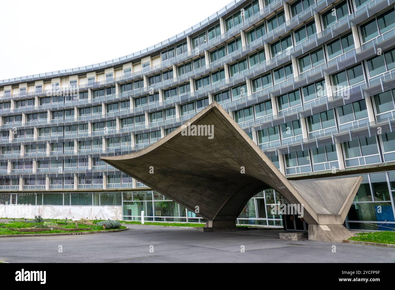 Moderna architettura in cemento presso la sede dell'UNESCO (o Maison de l'UNESCO) a Parigi, Francia Foto Stock