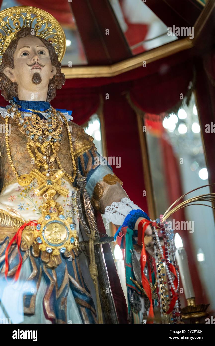 Festa di Sant'Efisio a Cagliari, Sardegna. La statua di Sant'Effisio nella chiesa di Sant'Efisio, nella parte vecchia del paese Foto Stock