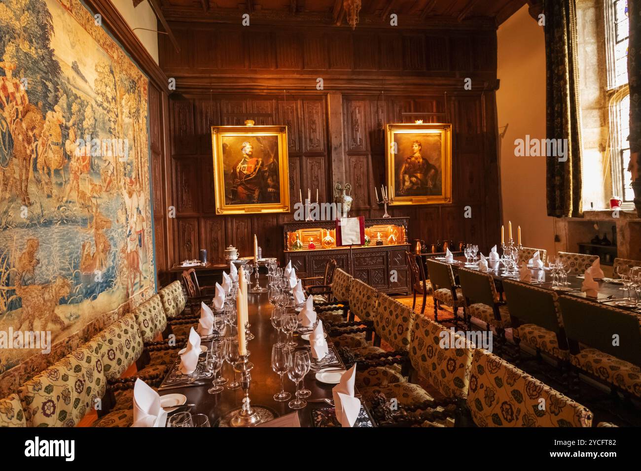 Inghilterra, Kent, Hever, Hever Castle, The Dining Hall Foto Stock