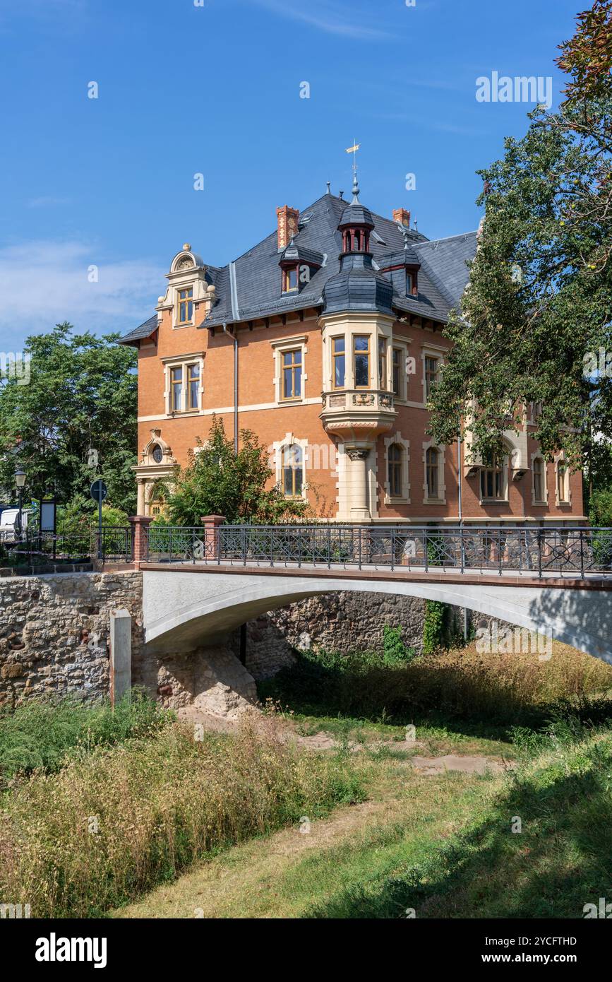 Ponte storico sul fossato della città (Stadtgraben) a Naumburg, Germania, Sassonia Anhalt Europa Foto Stock