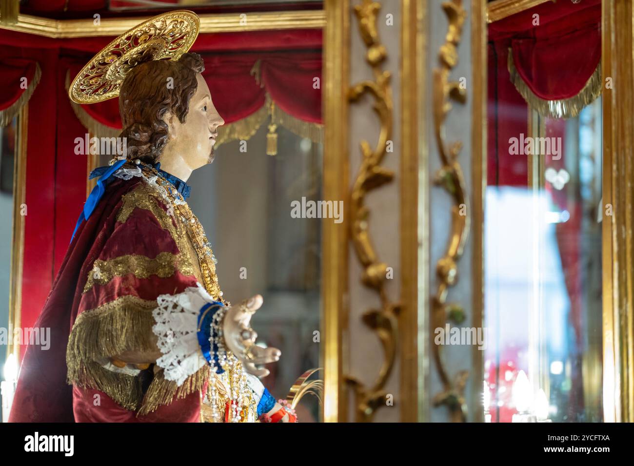 Festa di Sant'Efisio a Cagliari, Sardegna. La statua di Sant'Effisio nella chiesa di Sant'Efisio, nella parte vecchia del paese Foto Stock