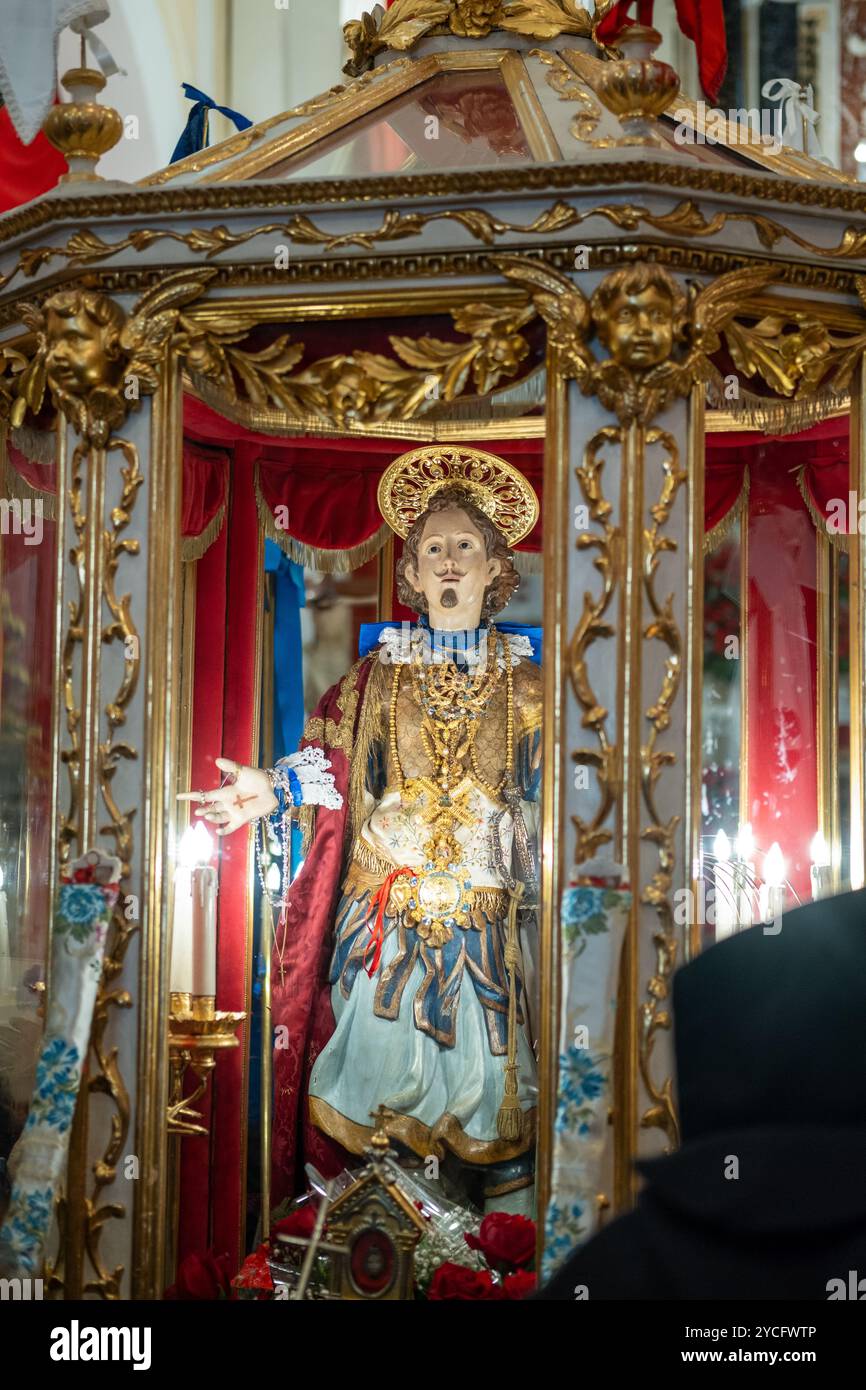Festa di Sant'Efisio a Cagliari, Sardegna. La statua di Sant'Effisio nella chiesa di Sant'Efisio, nella parte vecchia del paese Foto Stock
