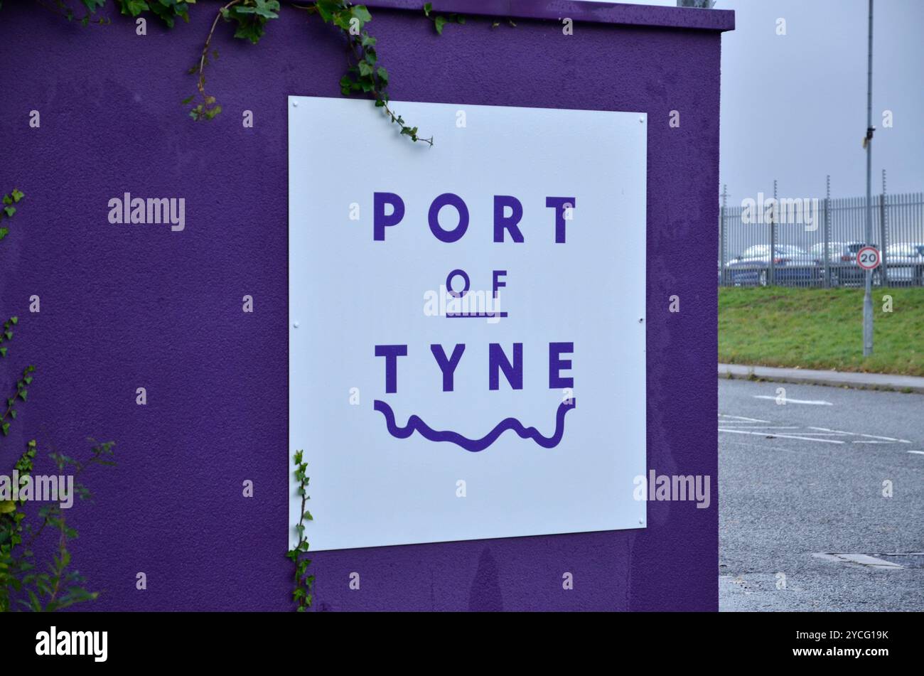 Un cartello all'ingresso del terminal passeggeri internazionale del porto di Tyne a North Shields, Tyne and Wear Foto Stock