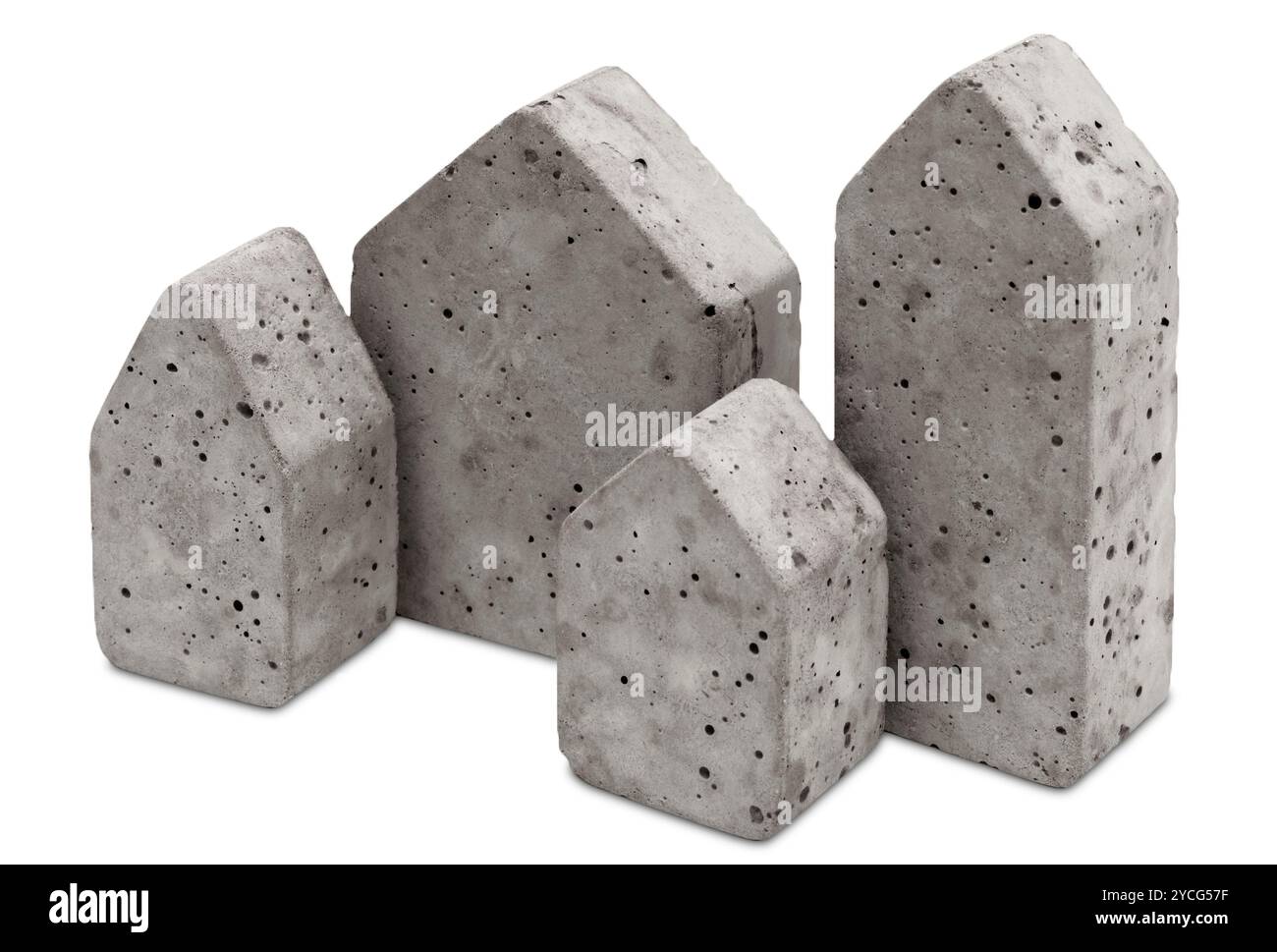 Gruppo di blocchi minimalisti in cemento a forma di casa di dimensioni variabili, isolati su sfondo bianco. Aspetto industriale grezzo. Edificio stilizzato, architettura Foto Stock