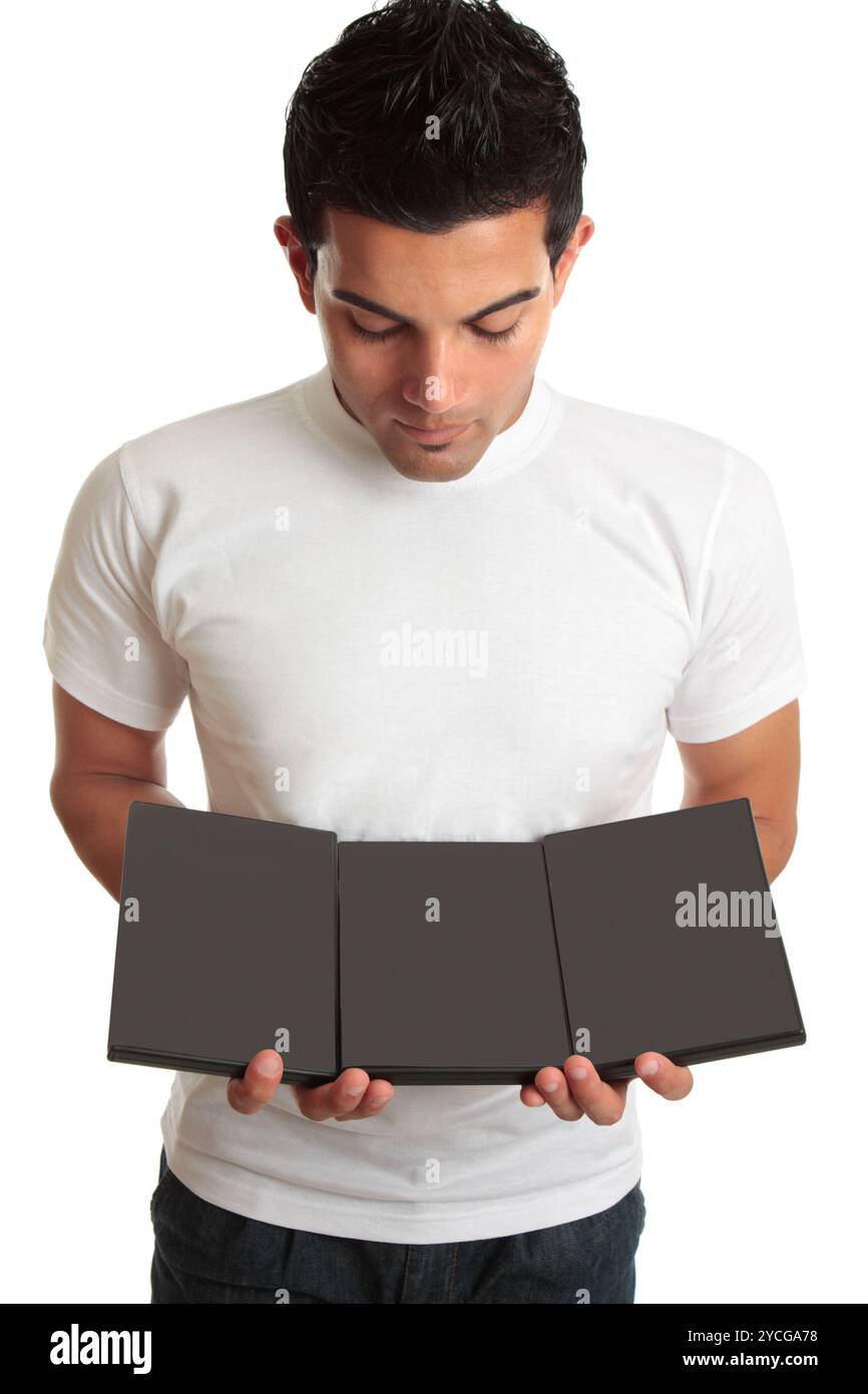 Uomo che mostra una raccolta di set di DVD Foto Stock