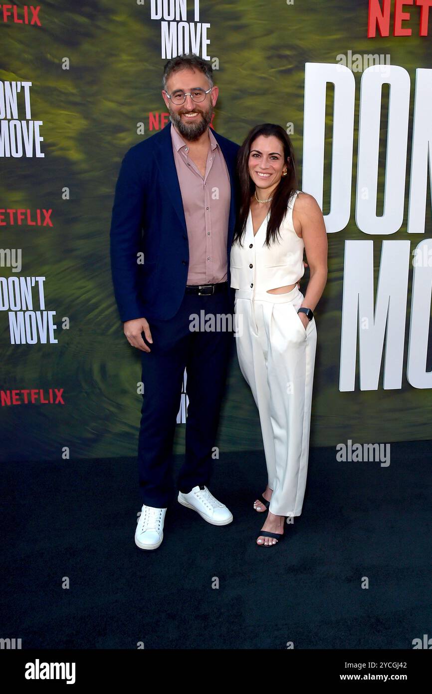 Alex Lebovici mit Ehefrau Iana Lebovici bei der Premiere des Netflix Films 'Don't Move' in Netflix Tudum Theater. Los Angeles, 22.10.2024 Foto Stock