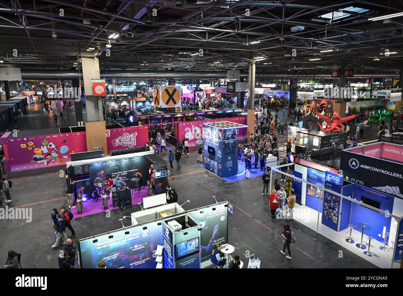 Parigi, Francia. 23 ottobre 2024. I partecipanti visitano l'evento Paris Game Week 2024 al Parc des Expositions di Parigi il 23 ottobre 2024. Foto di Firas Abdullah/ABACAPRESS. COM credito: Abaca Press/Alamy Live News Foto Stock