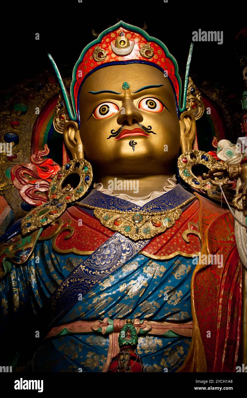 Statua del guru buddista Padmasambhava (Rinpoche) Foto Stock