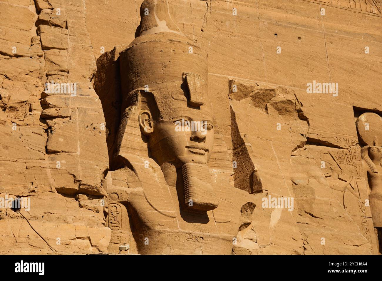 Dettaglio dal grande Tempio di Ramses II scavato nella roccia ad Abu Simbel, Assuan, Egitto. Foto Stock