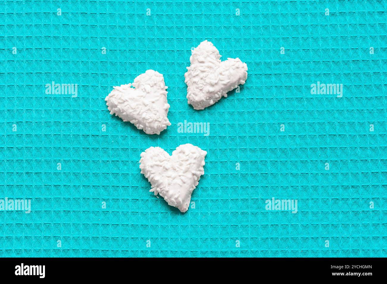 Biscotti al cioccolato di cocco sotto forma di cuori Foto Stock