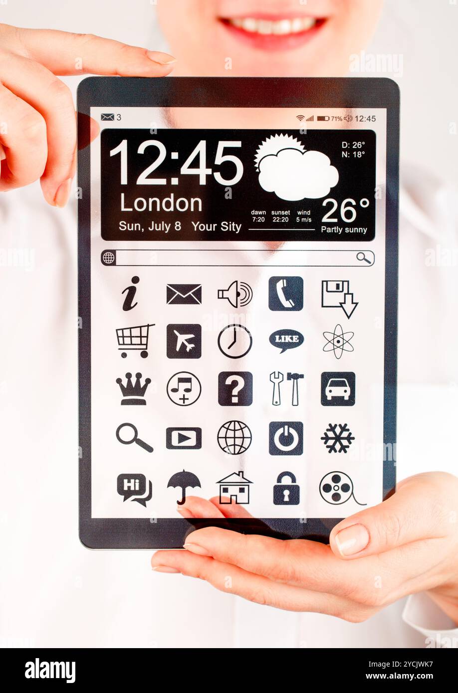 Tablet con schermo trasparente in mani umane. Foto Stock