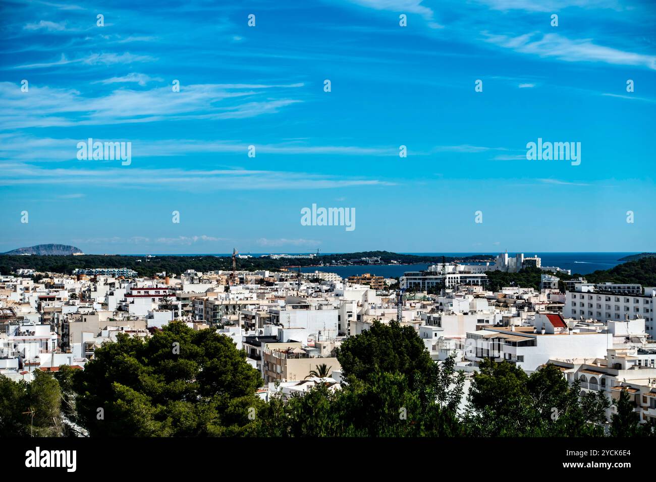 Vista sulla città di Santa Eulària des Riu, a Ibiza, Spagna. Foto Stock