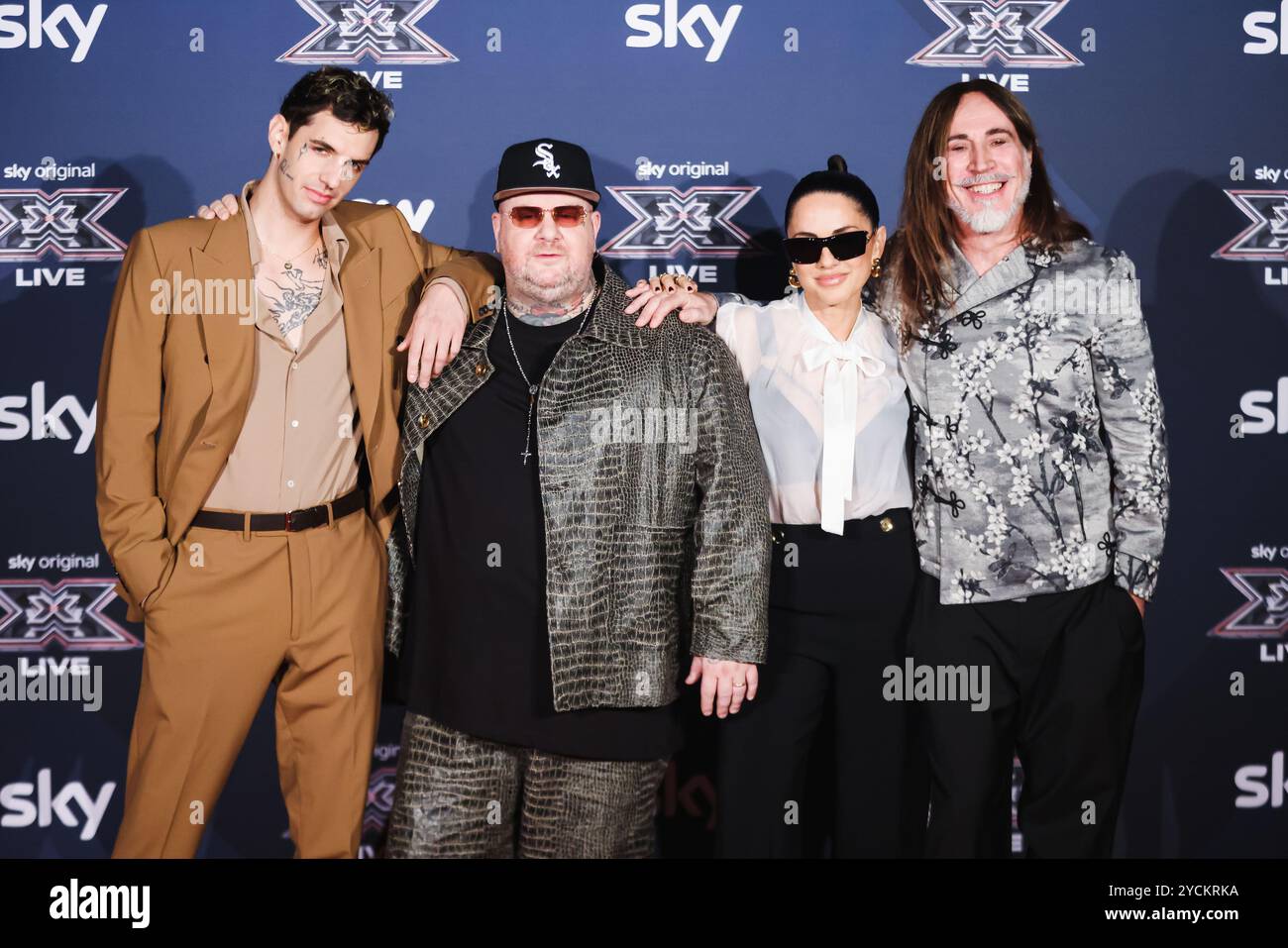 Milano, Italia. 22 ottobre 2024. Achille Lauro, Jake la Furia, Paola Iezzi e Manuel Agnelli partecipano al photocall per la conferenza stampa di X Factor al Teatro Repower di Milano, il 22 ottobre 2024 (foto di Alessandro Bremec/NurPhoto). Crediti: NurPhoto SRL/Alamy Live News Foto Stock