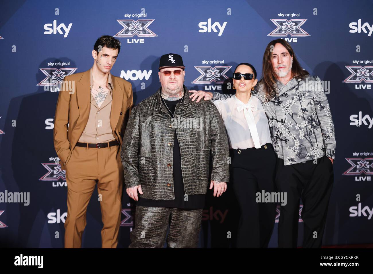 Milano, Italia. 22 ottobre 2024. Achille Lauro, Jake la Furia, Paola Iezzi e Manuel Agnelli partecipano al photocall per la conferenza stampa di X Factor al Teatro Repower di Milano, il 22 ottobre 2024 (foto di Alessandro Bremec/NurPhoto). Crediti: NurPhoto SRL/Alamy Live News Foto Stock