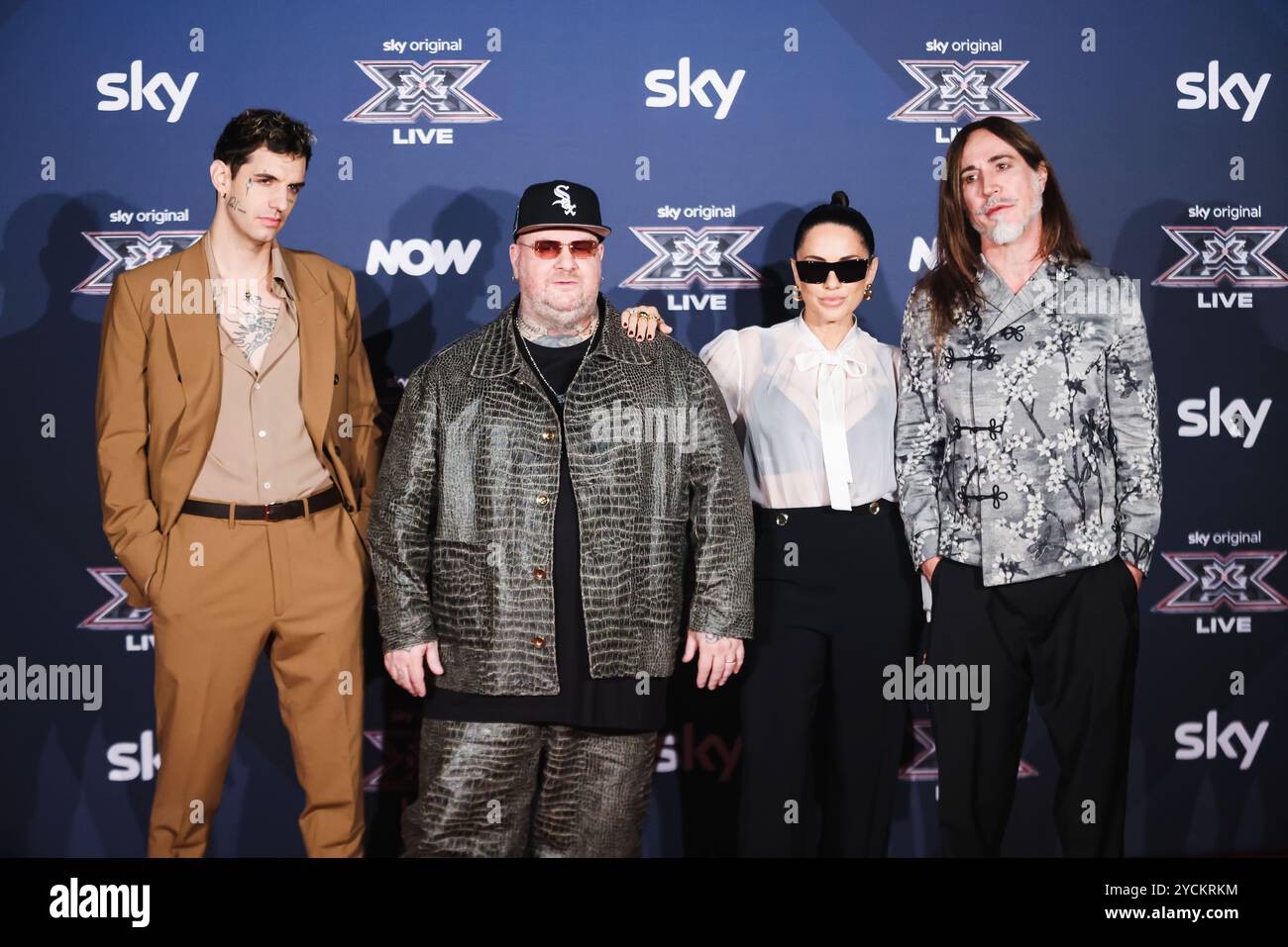 Milano, Italia. 22 ottobre 2024. Achille Lauro, Jake la Furia, Paola Iezzi e Manuel Agnelli partecipano al photocall per la conferenza stampa di X Factor al Teatro Repower di Milano, il 22 ottobre 2024 (foto di Alessandro Bremec/NurPhoto). Crediti: NurPhoto SRL/Alamy Live News Foto Stock