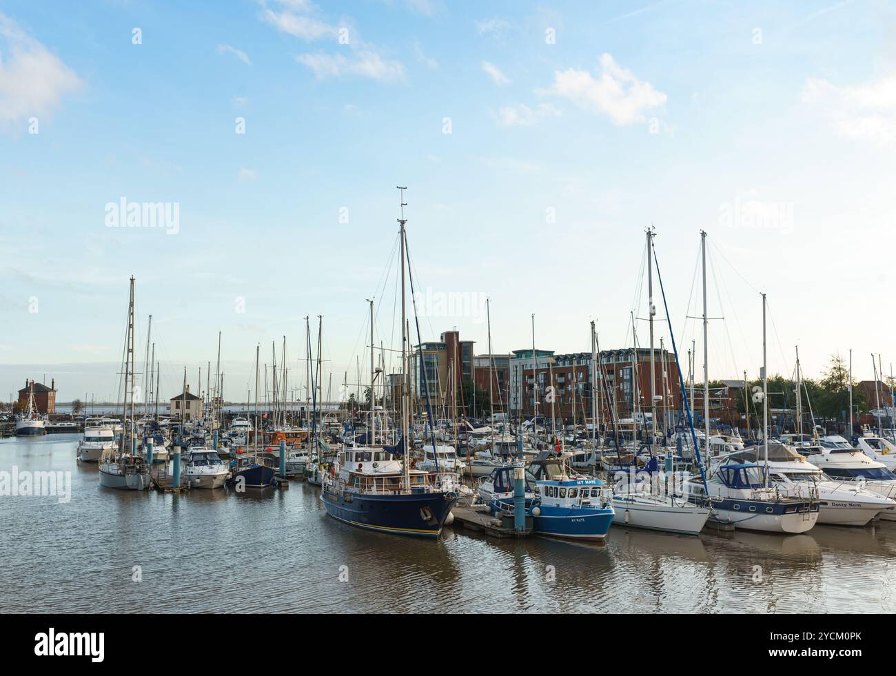 Hull Marina al crepuscolo, inizio autunno Foto Stock