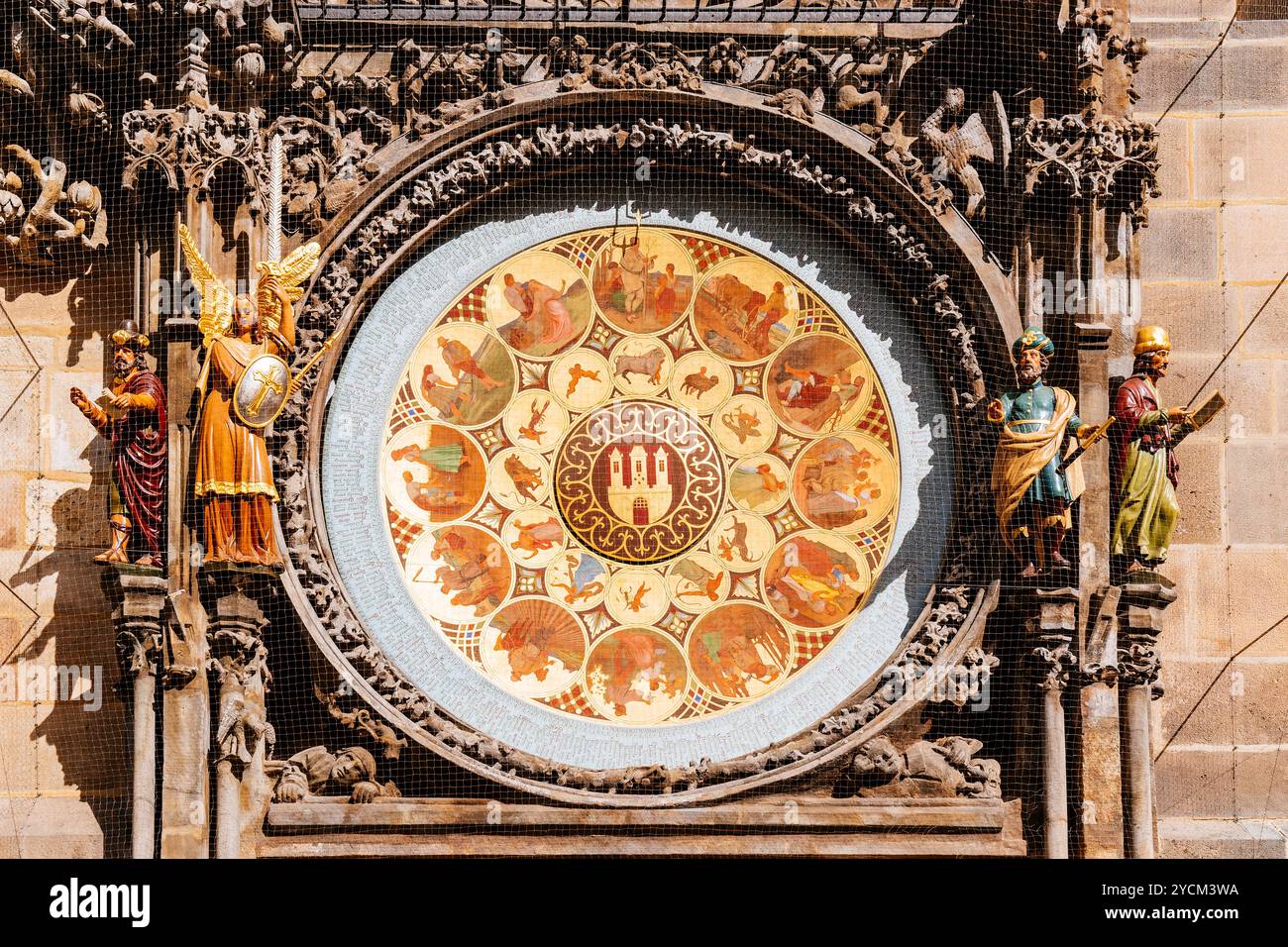 Piastra di calendario dettagliata. L'orologio astronomico di Praga o Praga Orloj è un orologio astronomico medievale collegato al Municipio della città Vecchia di Praga. Il clo Foto Stock