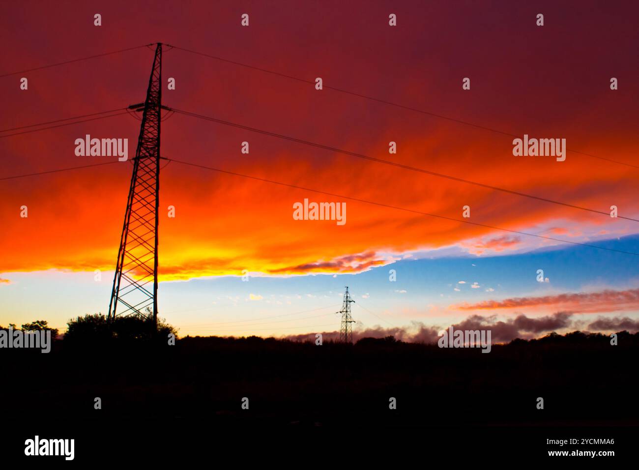 Armageddon tramonto - cielo rosso ardente Foto Stock