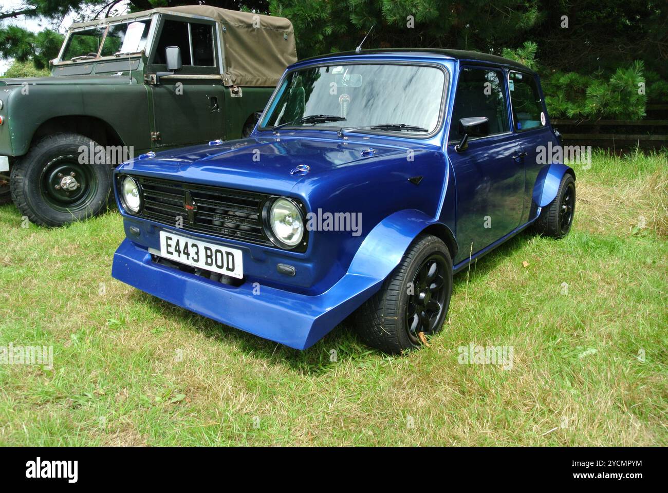 Una Austin Mini del 1988 parcheggiata in mostra al 49th Historic Vehicle Gathering, Powderham, Devon, Inghilterra, Regno Unito. Foto Stock