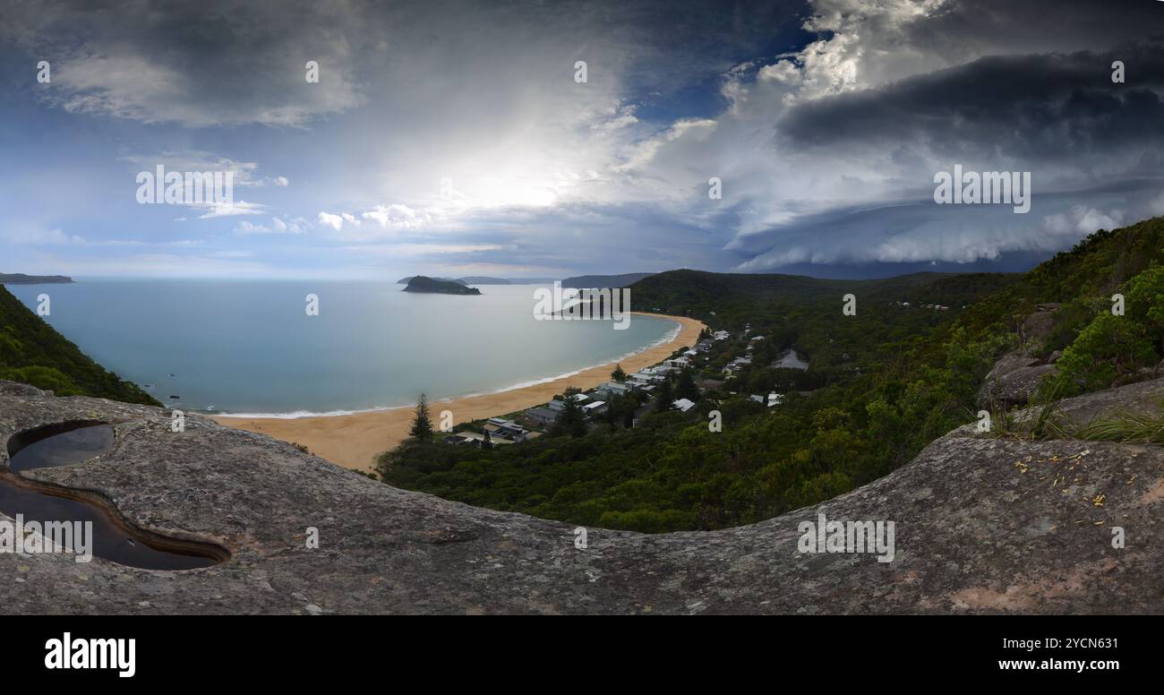 Tempesta estiva di supercell in avvicinamento - clima clima clima clima costa centrale Australia Foto Stock