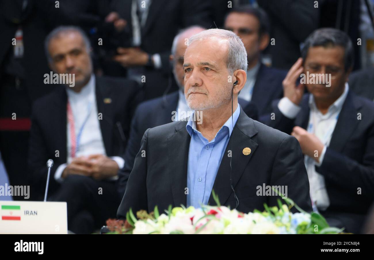 Kazan, Russia. 23 ottobre 2024. Il presidente iraniano Masoud Pezeshkian ascolta gli oratori durante una riunione di partecipazione limitata dei leader BRICS durante il 16 ° vertice BRICS al Cremlino di Kazan, 23 ottobre 2024, a Kazan, Tatarstan, Russia. Crediti: Planetpix/Alamy Live News Foto Stock