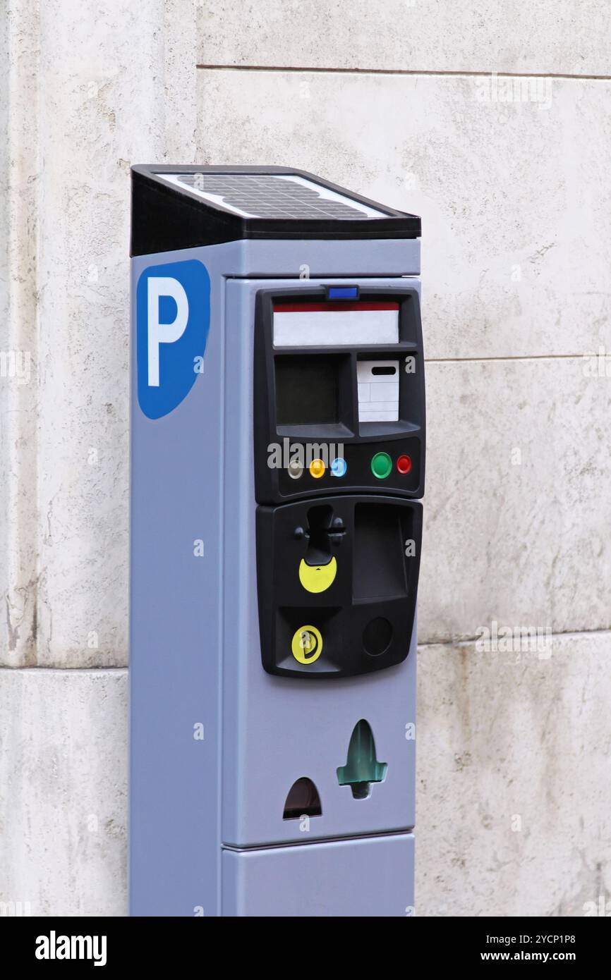 Parcheggio stazione a pagamento Foto Stock