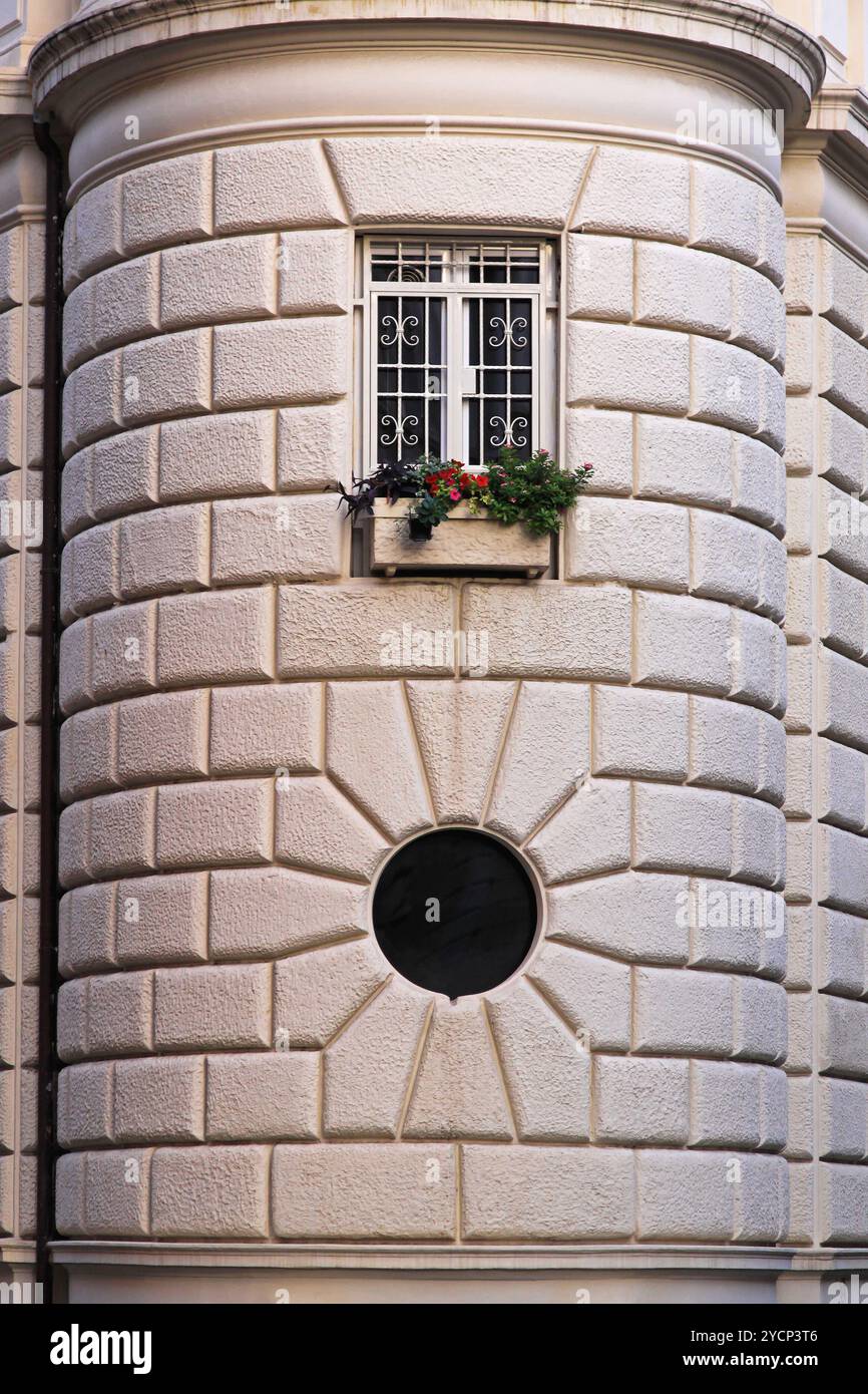 Dietro l'angolo Foto Stock