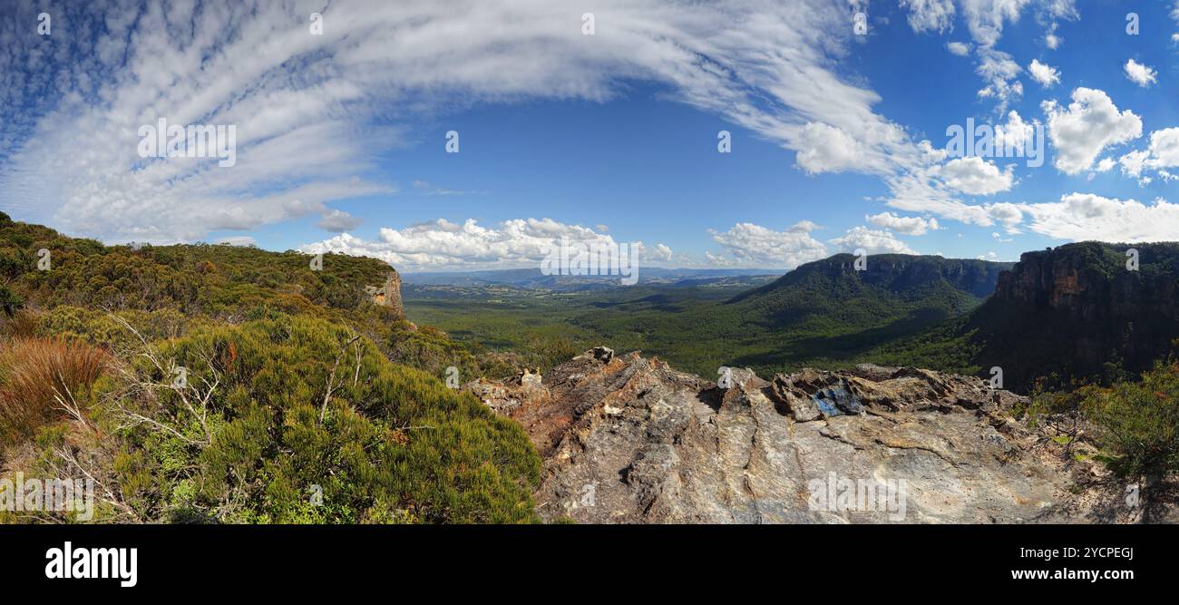 Ampie vedute da Narrowneck a Nellies Glen e alla Megalong Valley Foto Stock