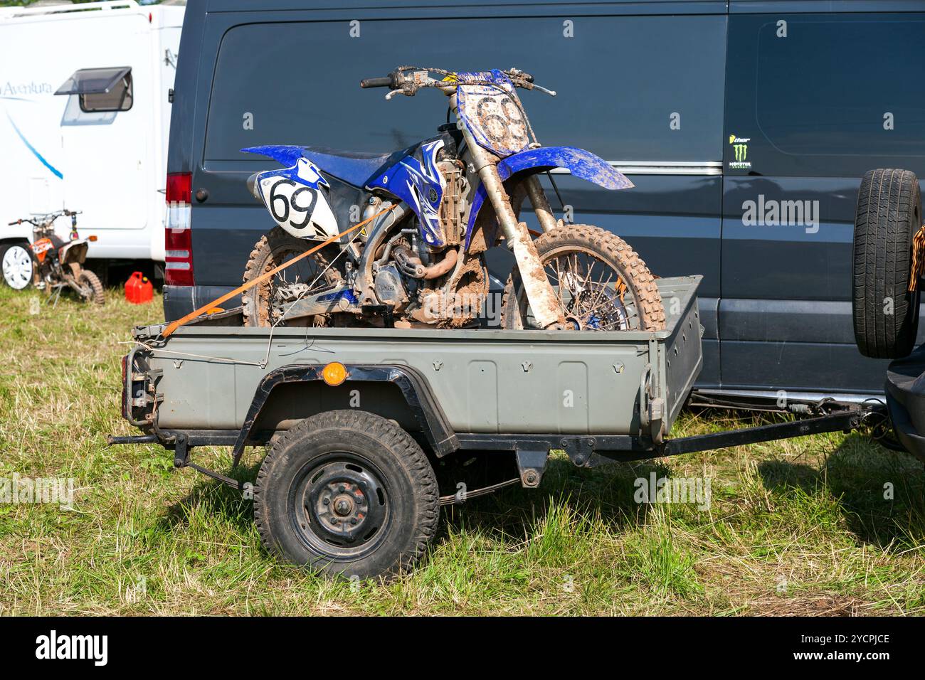 Bici da corsa dopo la gara di motocross Foto Stock